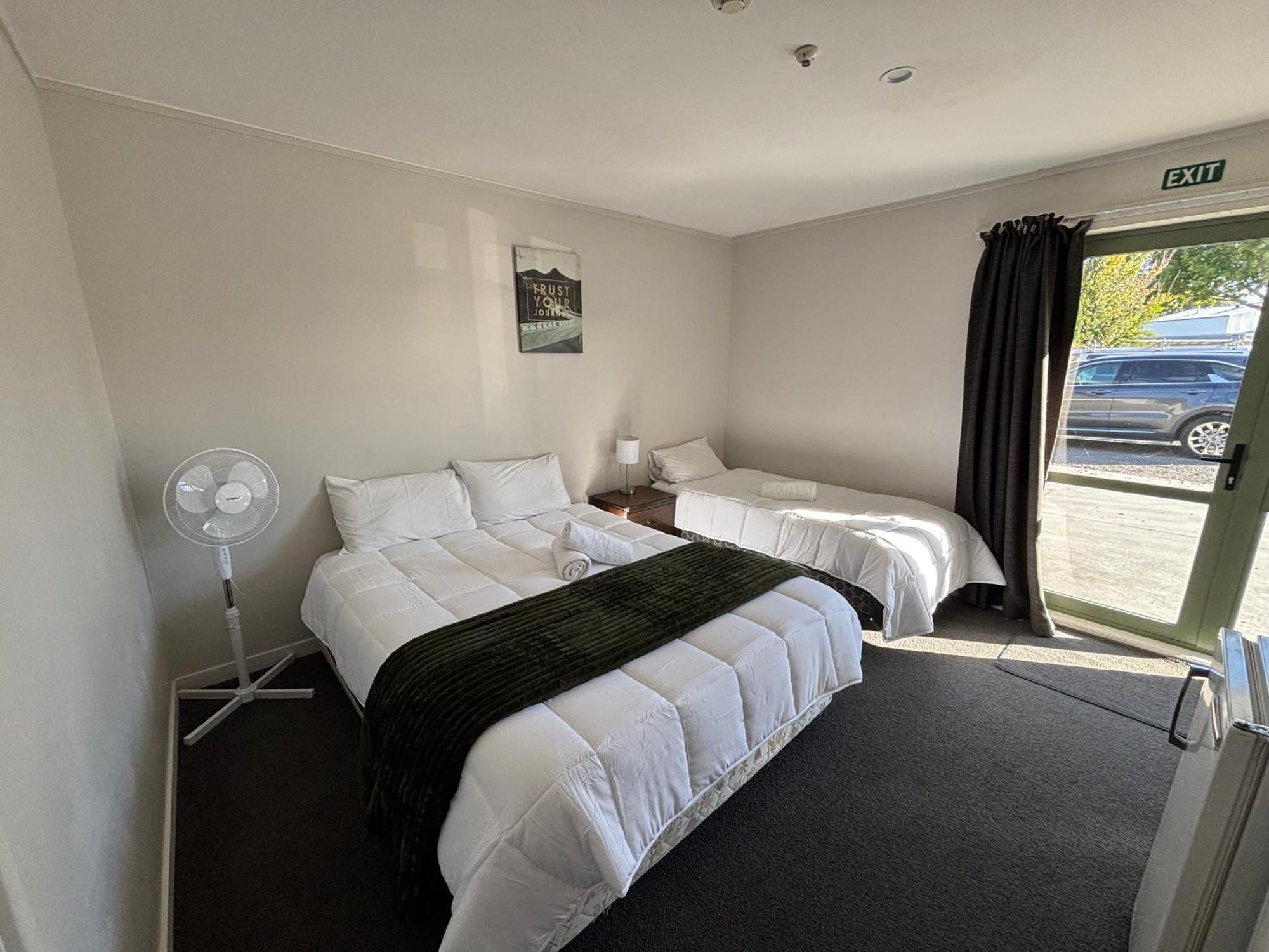 Leopard Hotel Waipukurau Exteriör bild