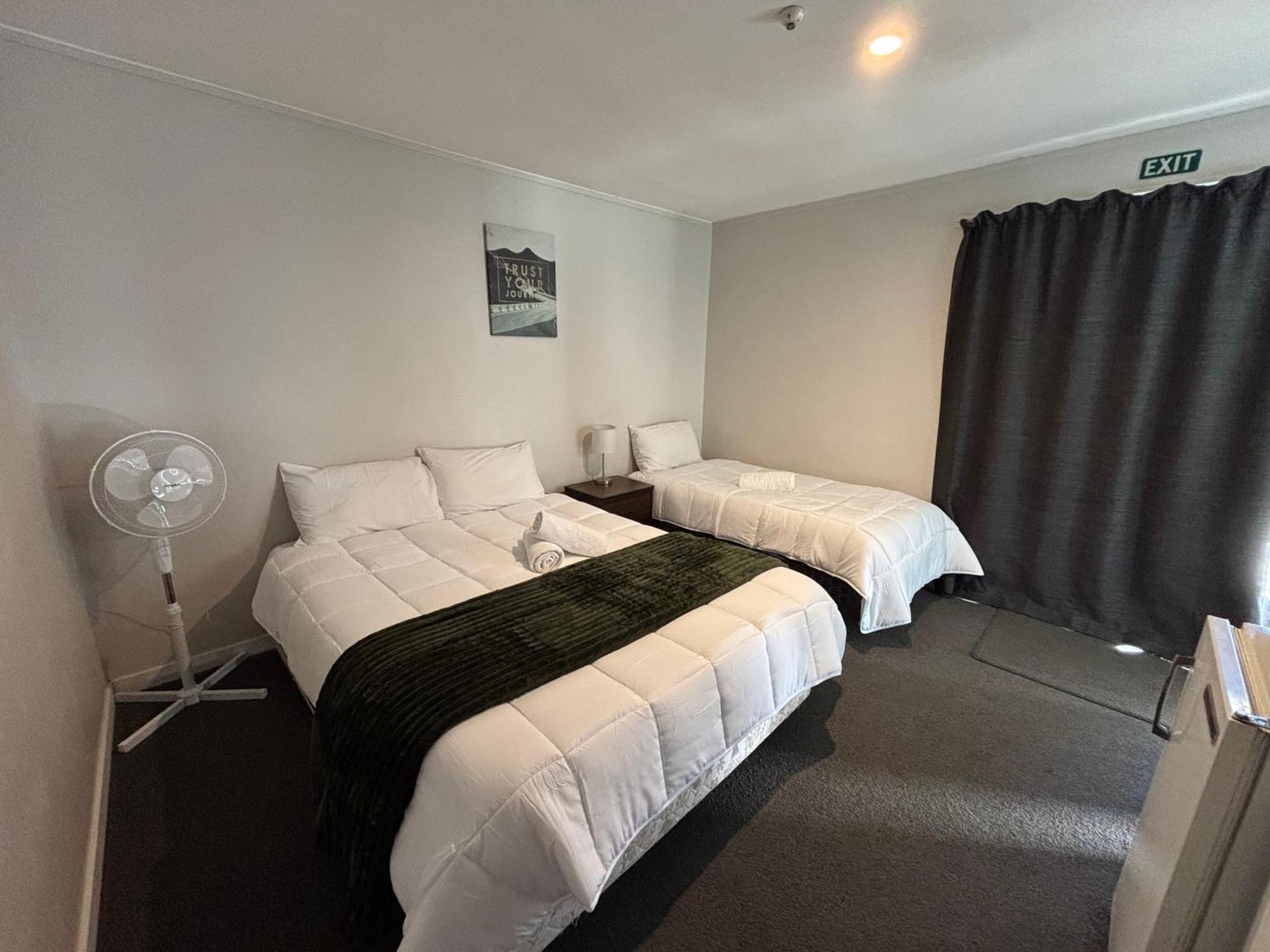 Leopard Hotel Waipukurau Exteriör bild